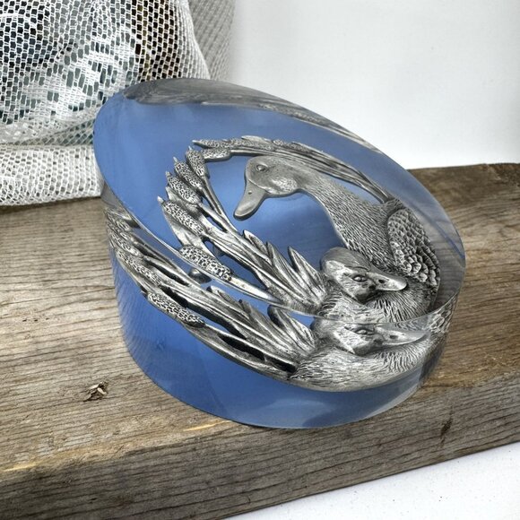 Vintage 3D Lucite Sculpture Duck Family Oval Paperweight Collectible Table Decor - Picture 5 of 10